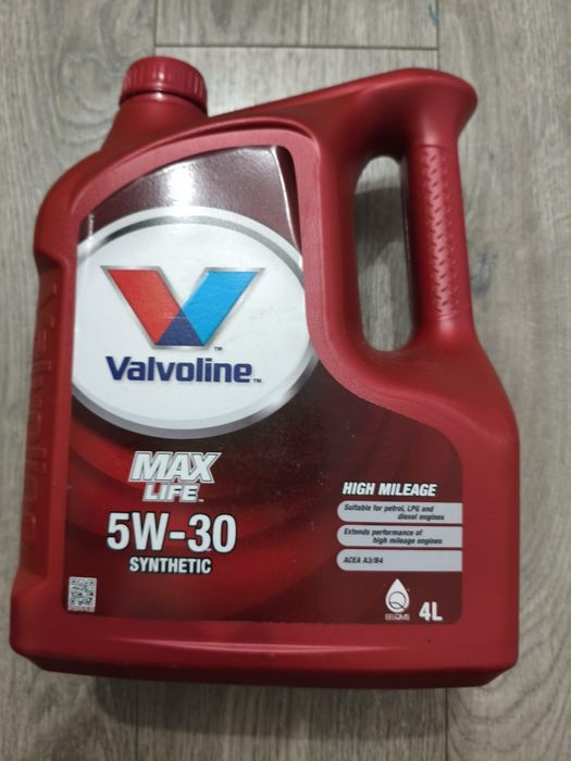 Olej Valvoline max life 5w 30 synthetic.