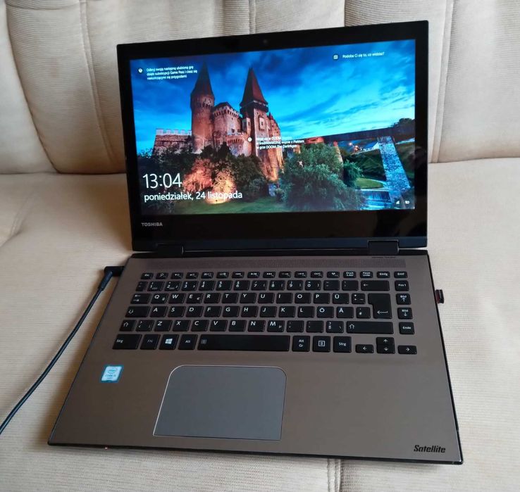 Toshiba Satellite Radius 14 L40w-c 14"/i5-6200U/SSD256GB/8GB RAM/HD520