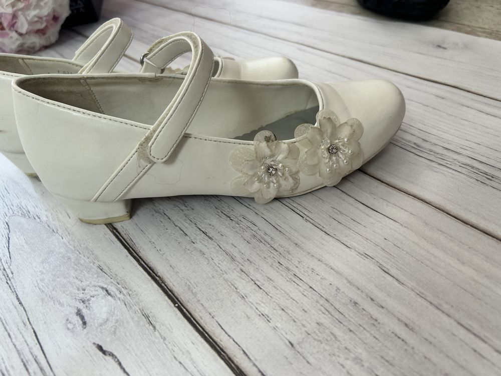 Buty komunijne w rozmiarze 35