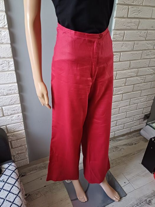 Czerwone eleganckie spodnie
