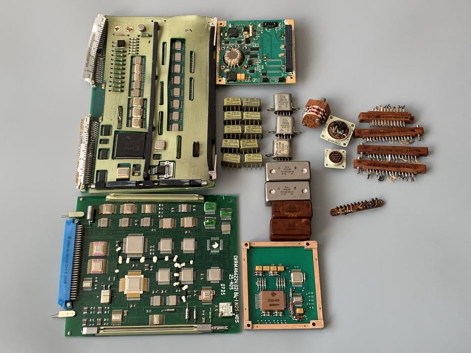 Плати з компонентами,реле,конектори