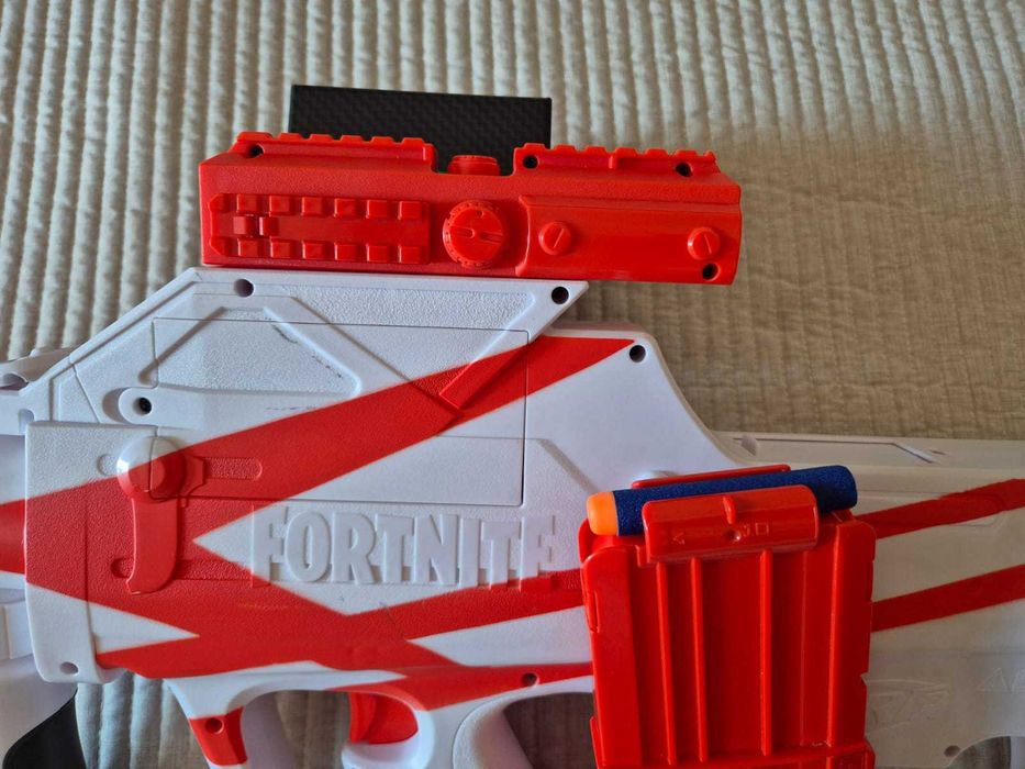Pistola NERF Fortnite B-AR carregador 10 dardos