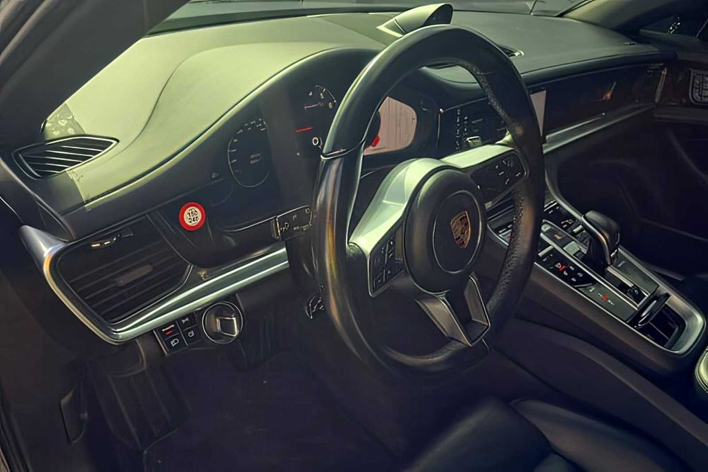 Porsche Panamera      2018