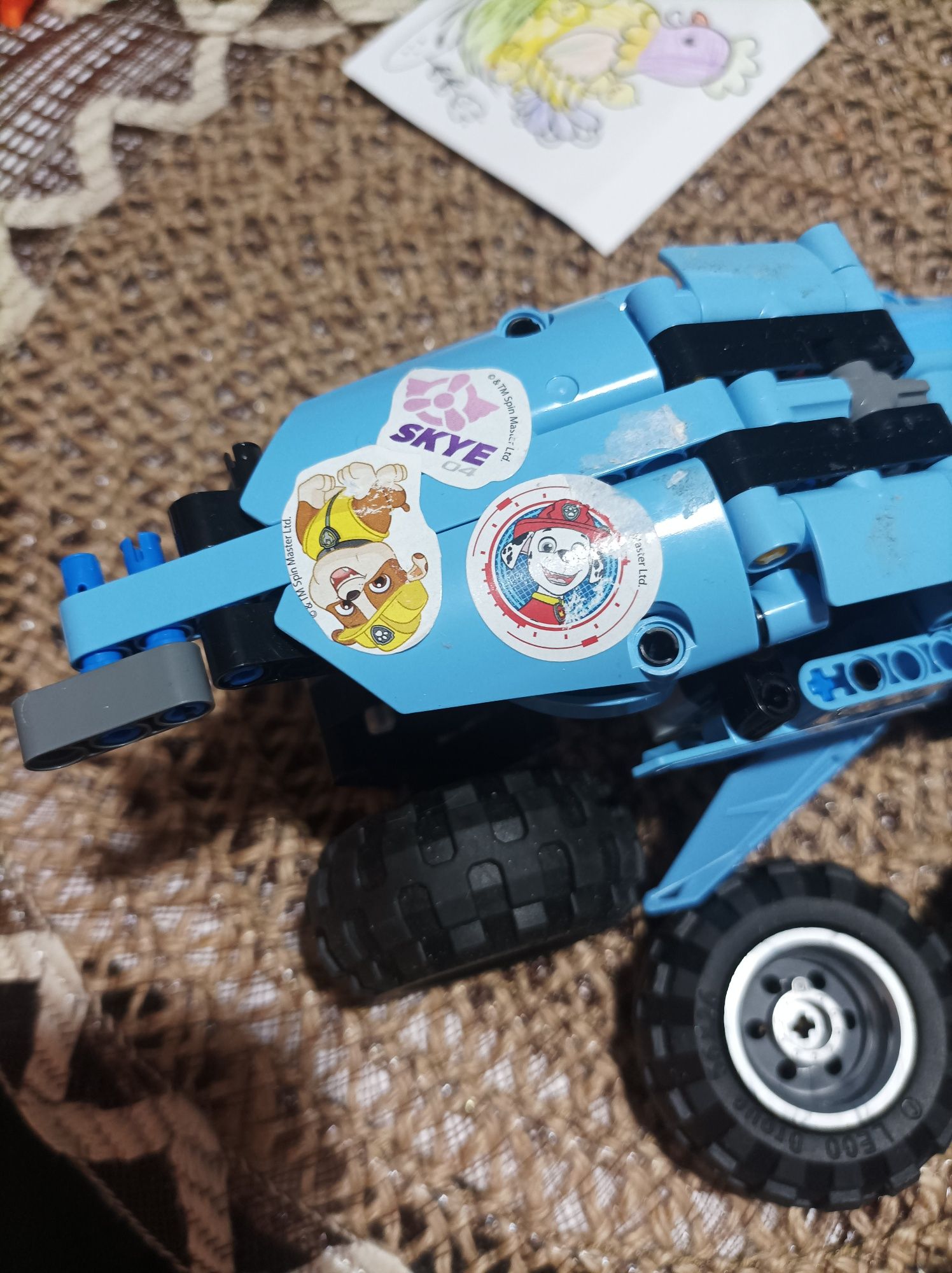 LEGO technic pojazd rekin