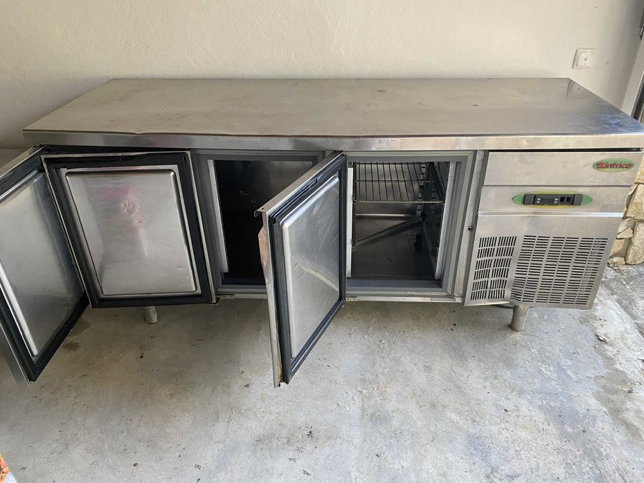 Bancada refrigerada em Inox ( 1.96M*70CM*98CM) -