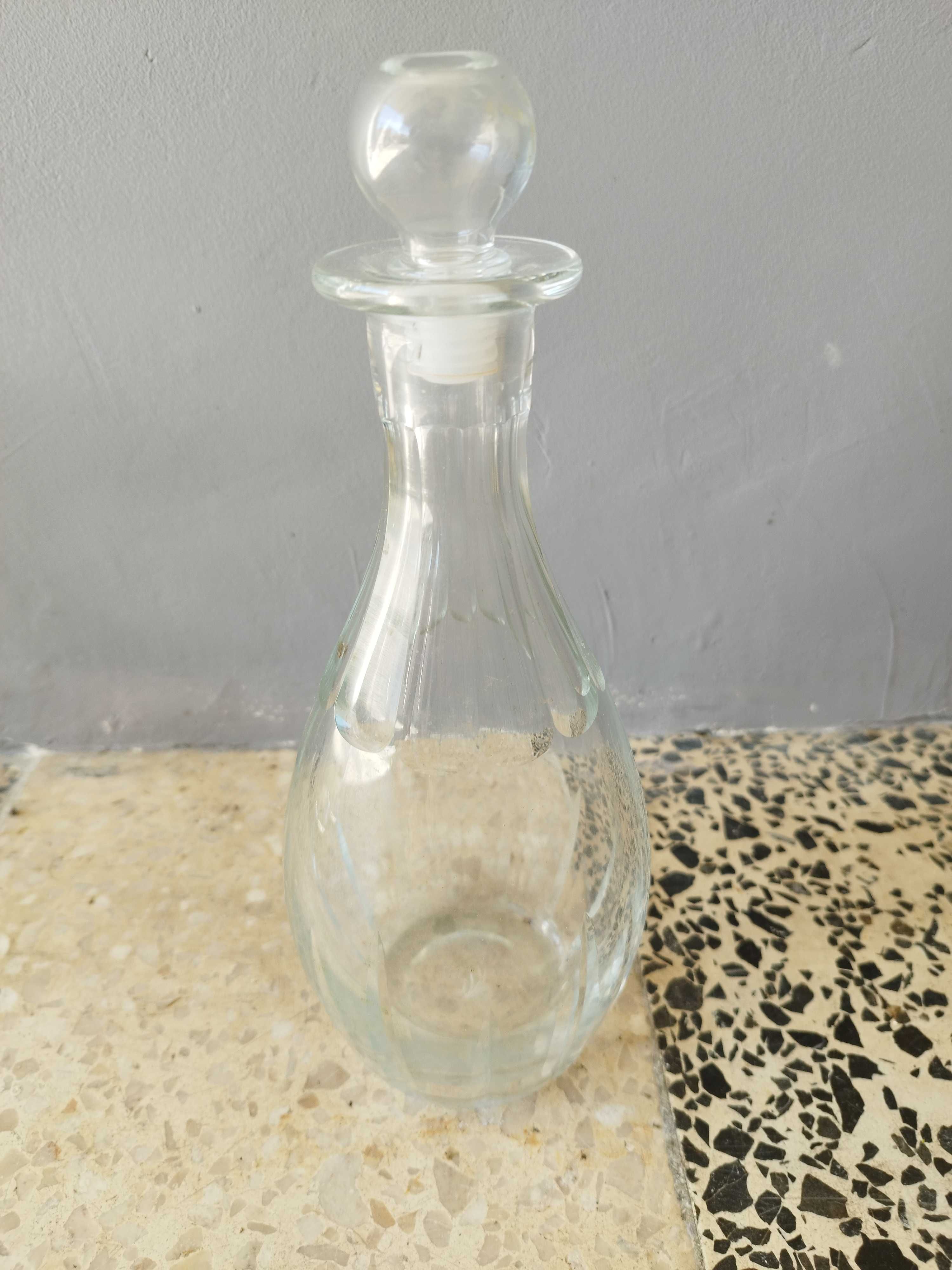 Garrafa antiga em vidro