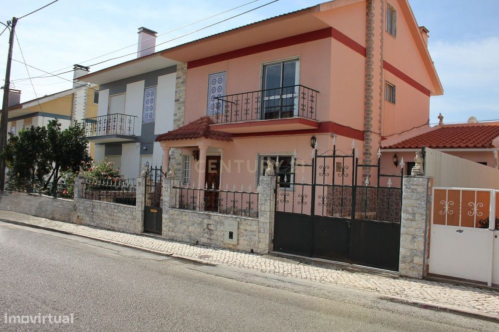 Moradia T3+2 em Casais Novos – Alenquer