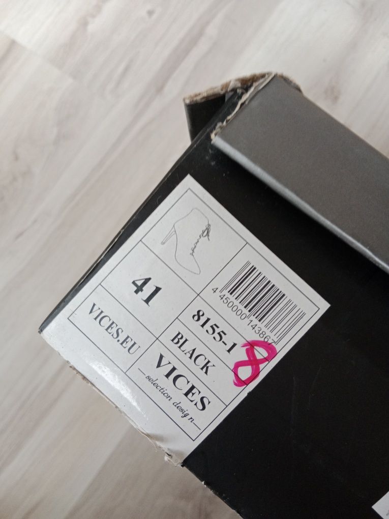 Czarne buty damskie botki na obcasie z eko zamszu vices 41