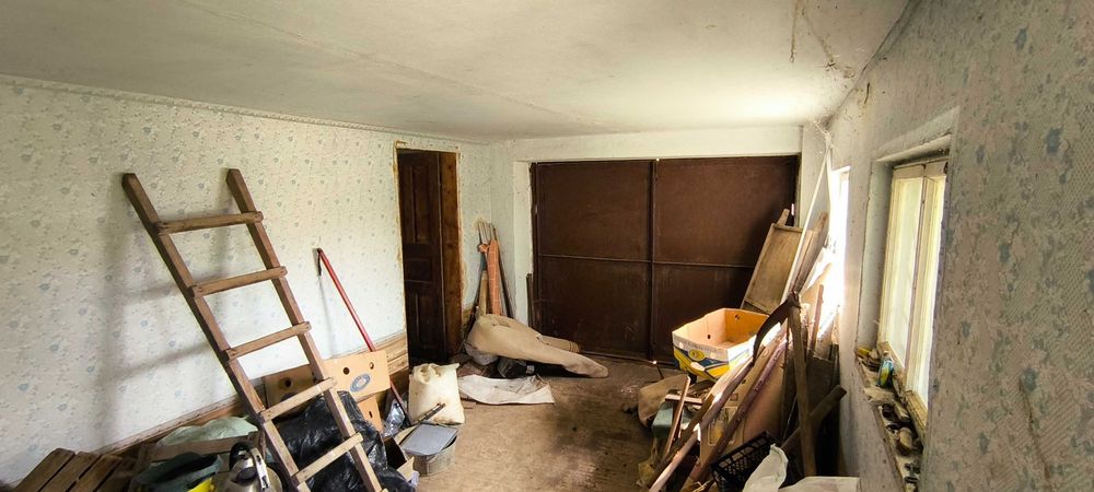 Дачний будинок з землею