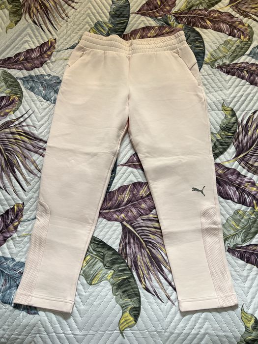 Nowe damskie spodnie dresowe Puma jasny róż r. M