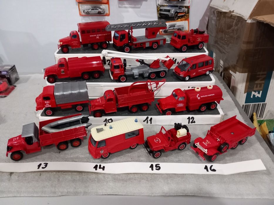 Miniaturas de bombeiros e emergência