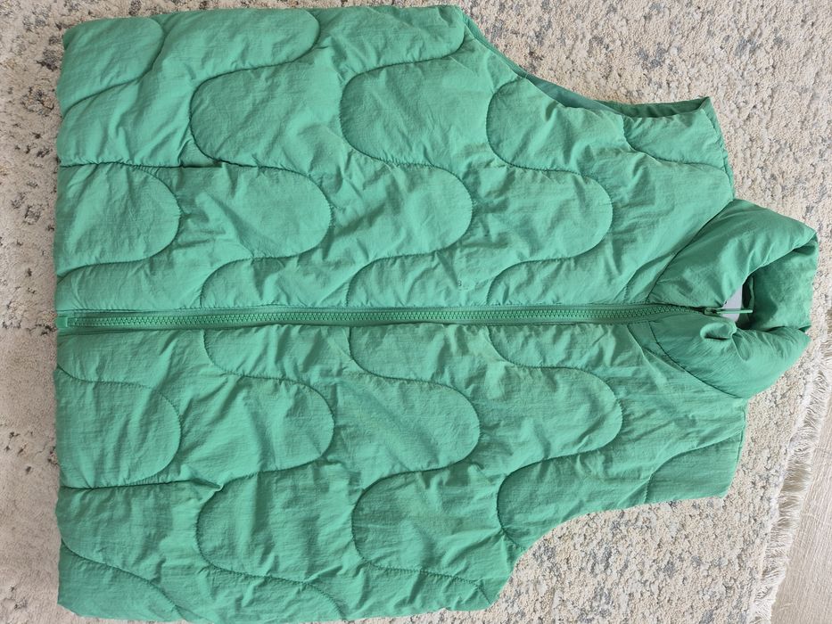 Kamizelka bezrękawnik dla dziewczynki Reserved r. 140