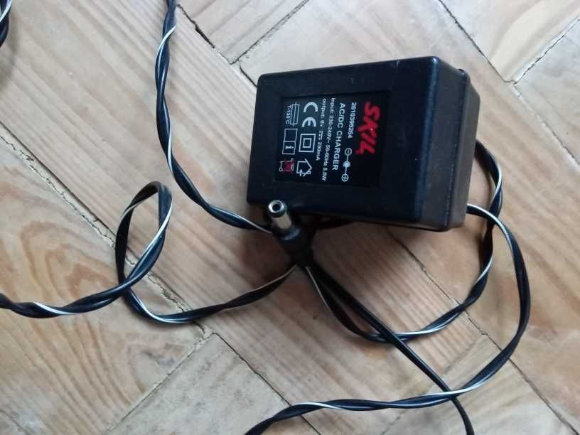 Carregador SKill e transformador DMC, ambos em bom estado
