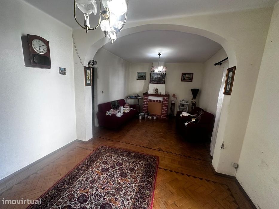 Duas Casas + Terreno 1400m²!