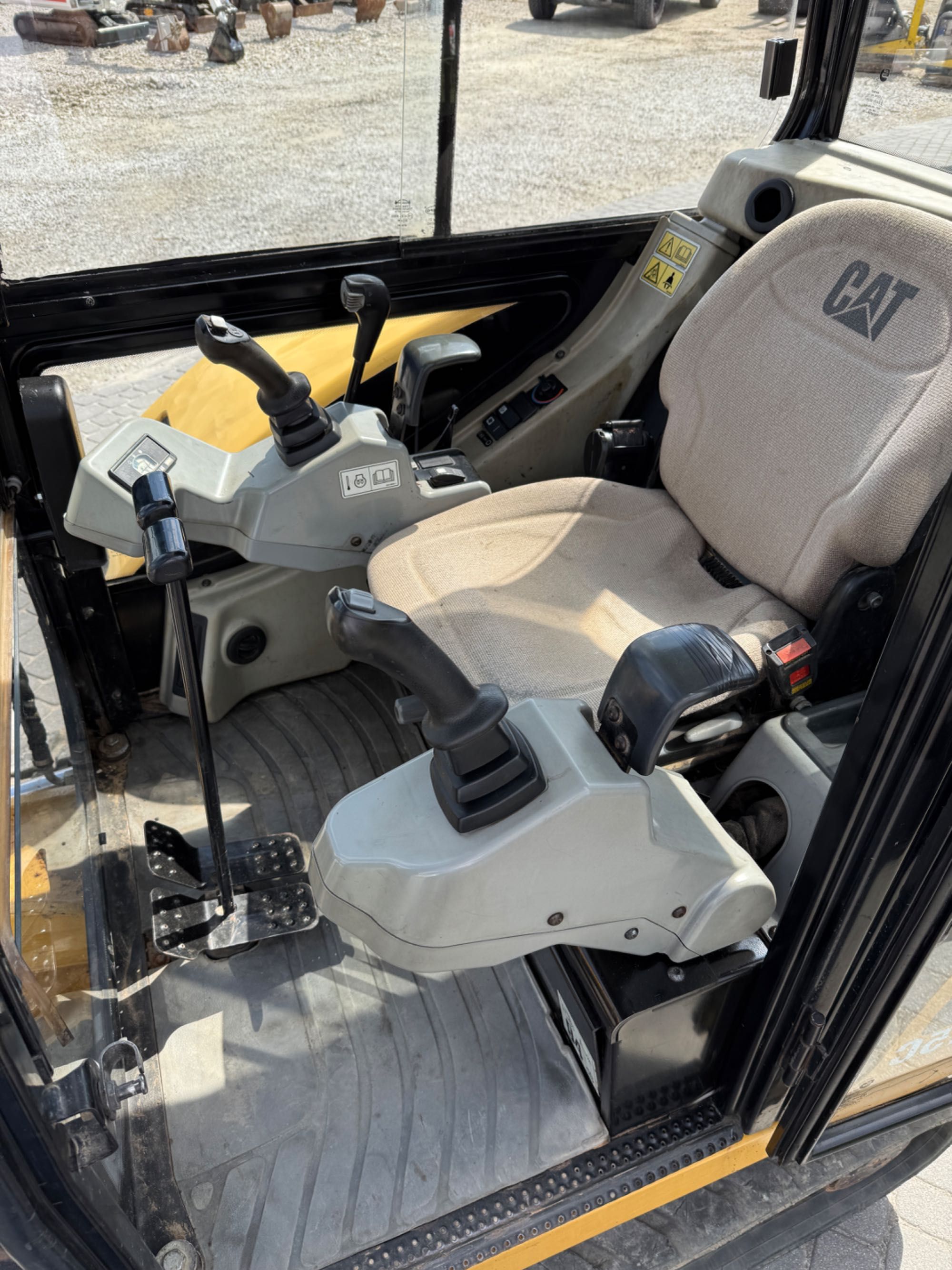 Mini koparka CAT 302.5  z 2012r. 2900kg 3 łyżki Szybkozłącze faktura