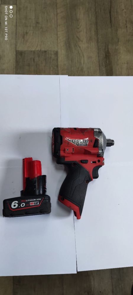 Klucz udarowy Milwaukee m12 fiwf12 , 339 Nm , z baterią 6.0 ah