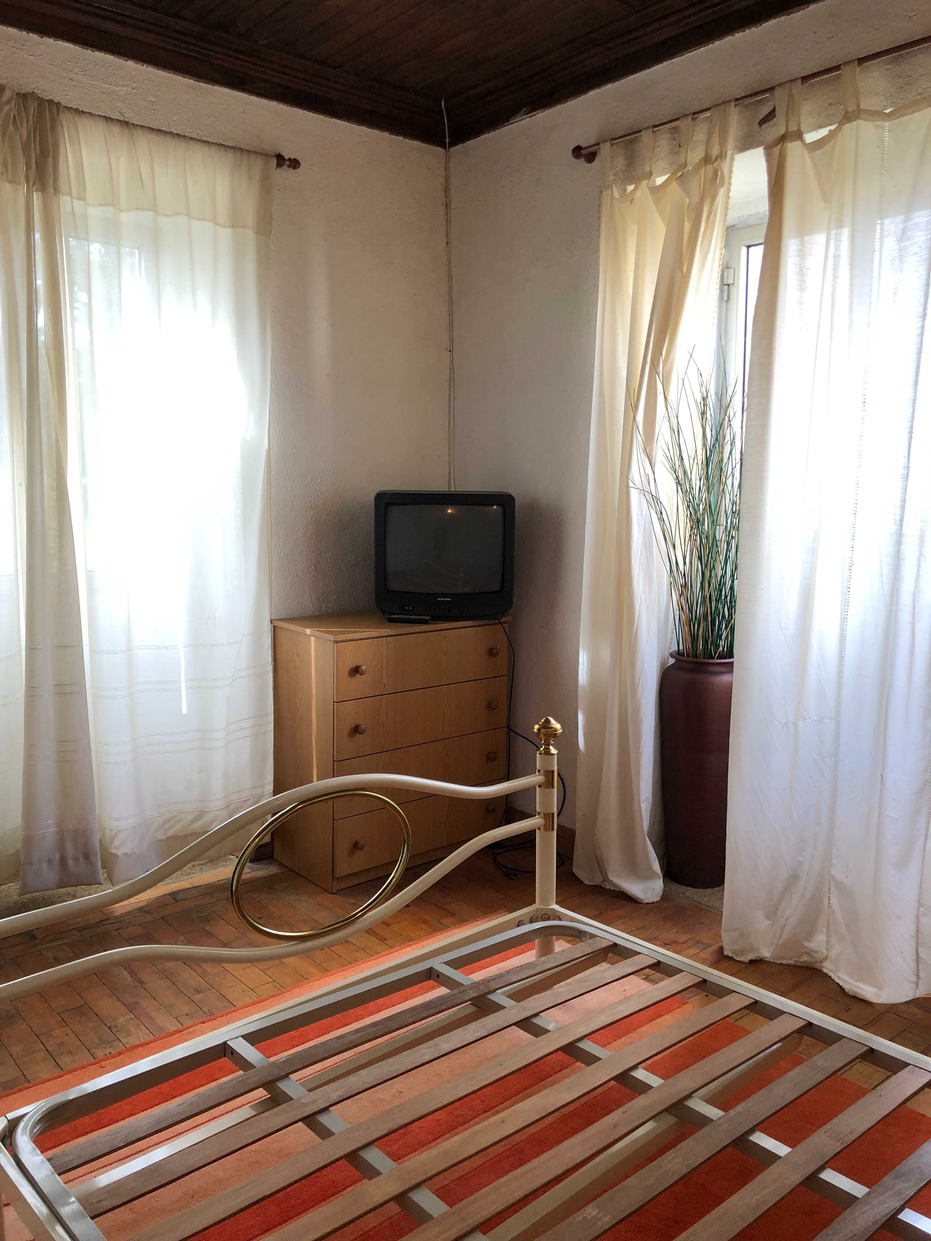 Moradia V6 com terreno para exploração