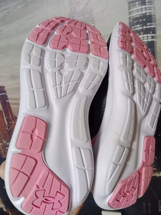 Кросівки UNDER  ARMOUR ggs surge 3 3025013-001,розмір 37.5,у-23.5 см
