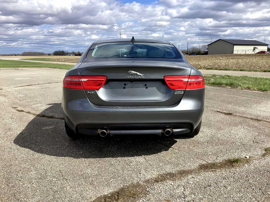 Jaguar XE      2018