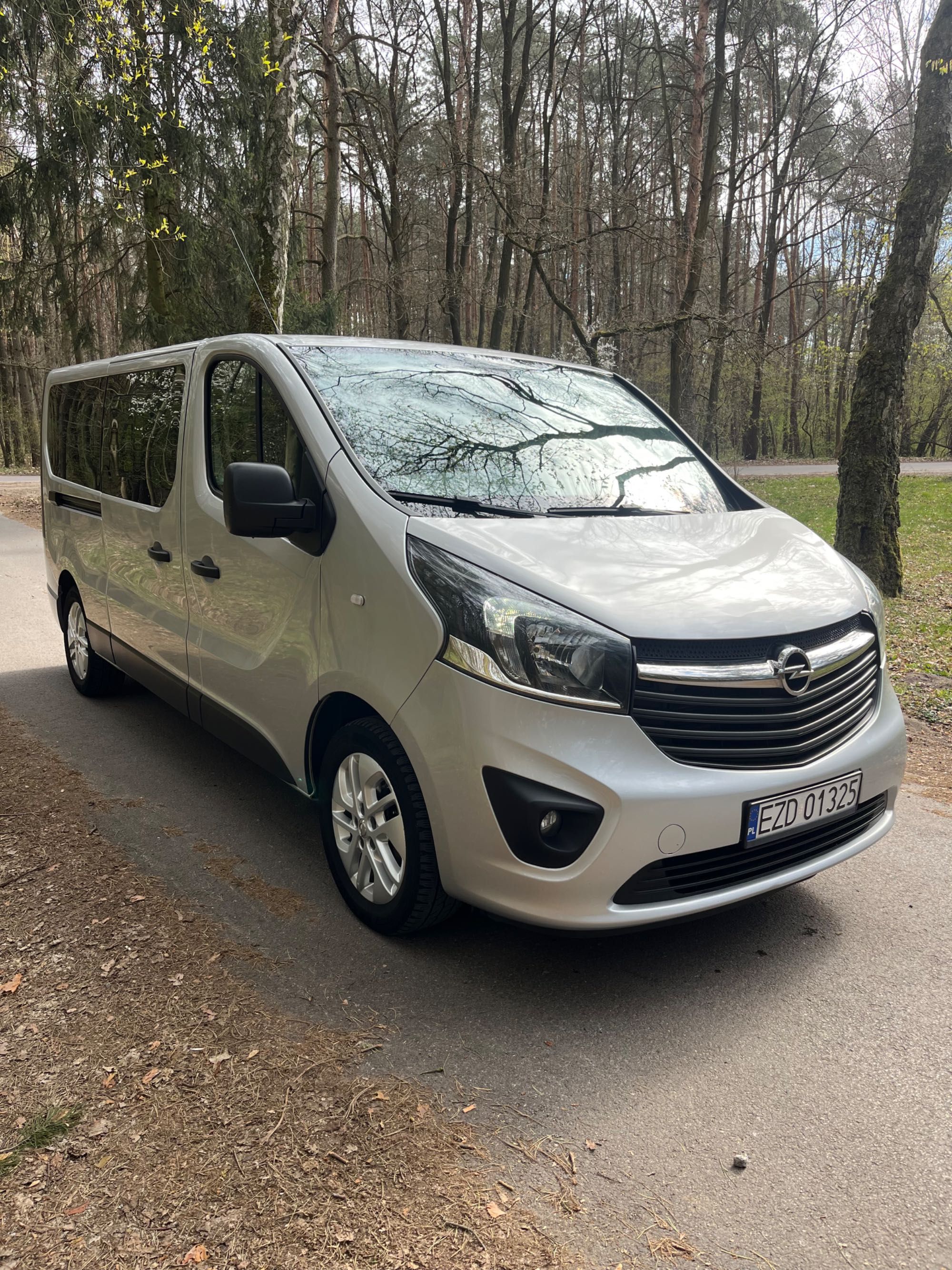 Wynajem busa 9-osobowego