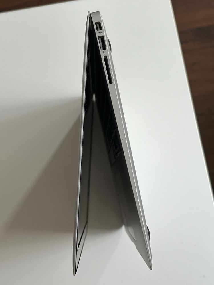Macbook Air 2017r kupiony w 2018, i5, 8/128GB, Mac OS Sonoma