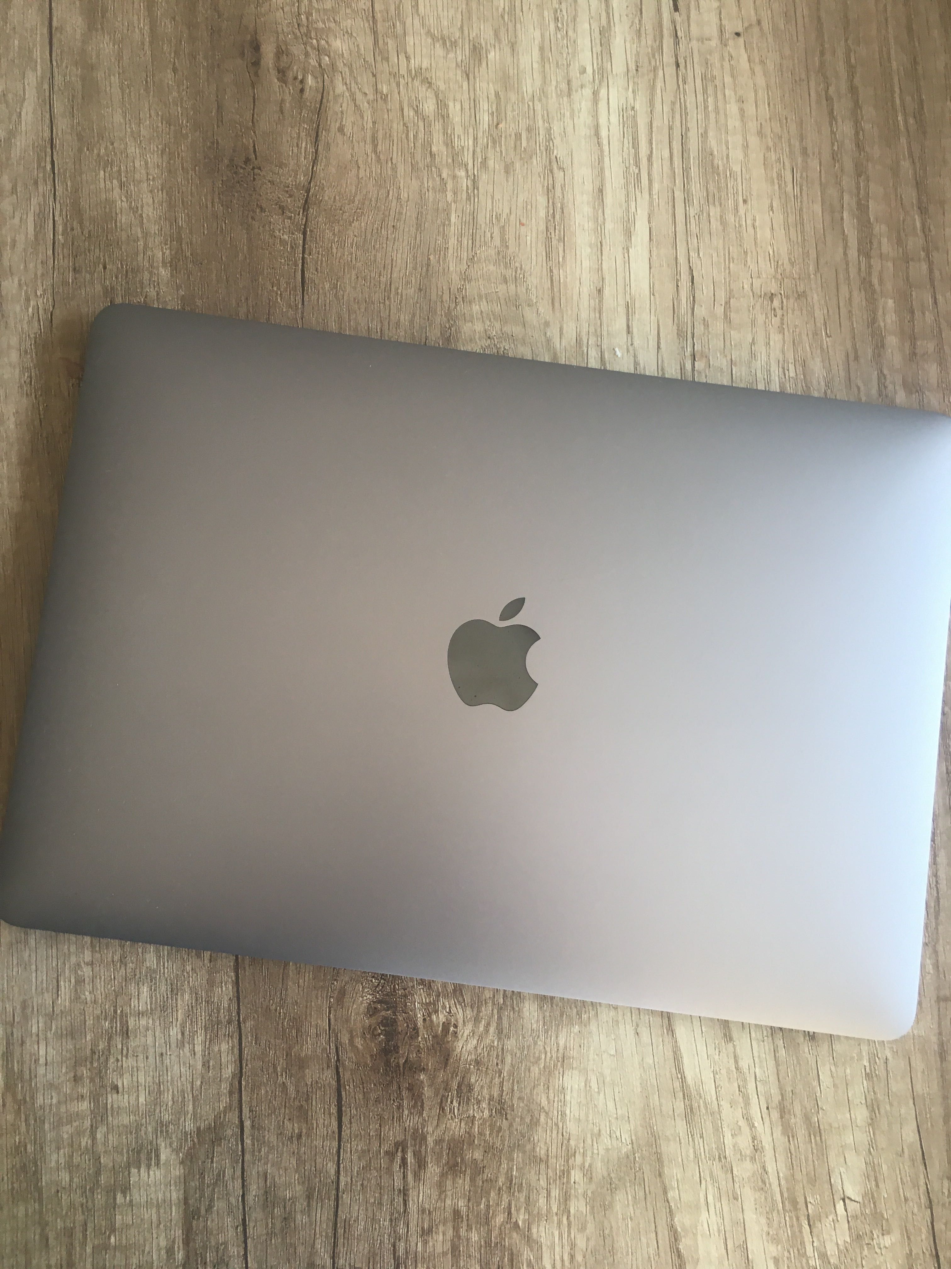 MacBook Pro 13 M2 8GB 256ssd grey 22