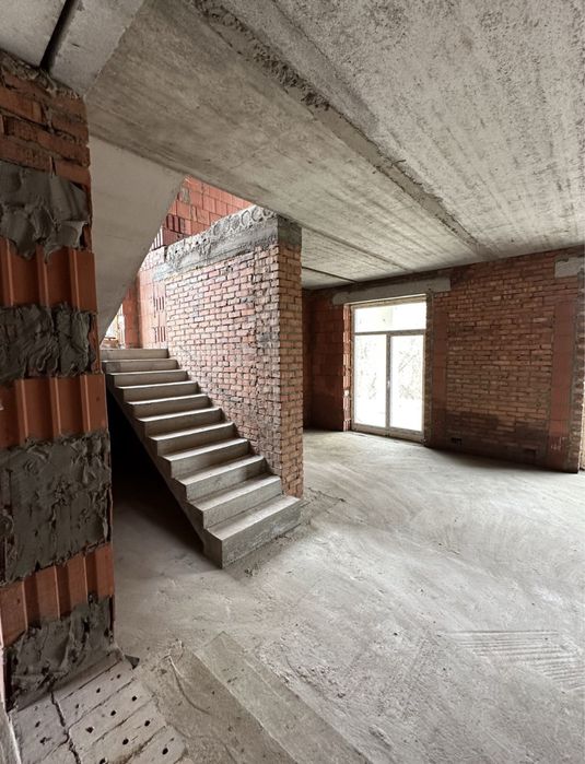 Стильний котедж на березі озера, 5 хв. від Бучанського парку