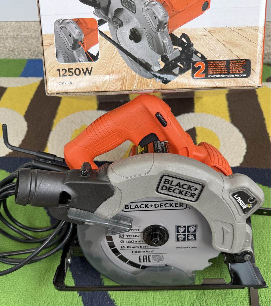 Serra Circular Black & Decker CS1250L como nova