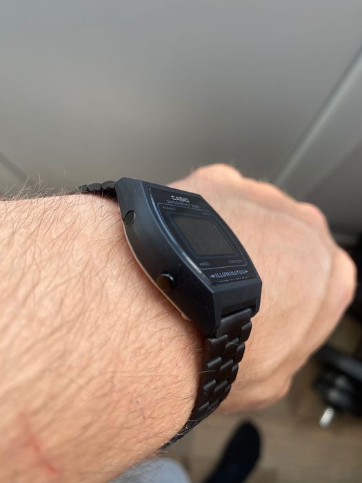 Годинник Casio B640w в чорному кольорі