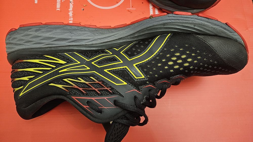 кроссовки asics  cumulus gel