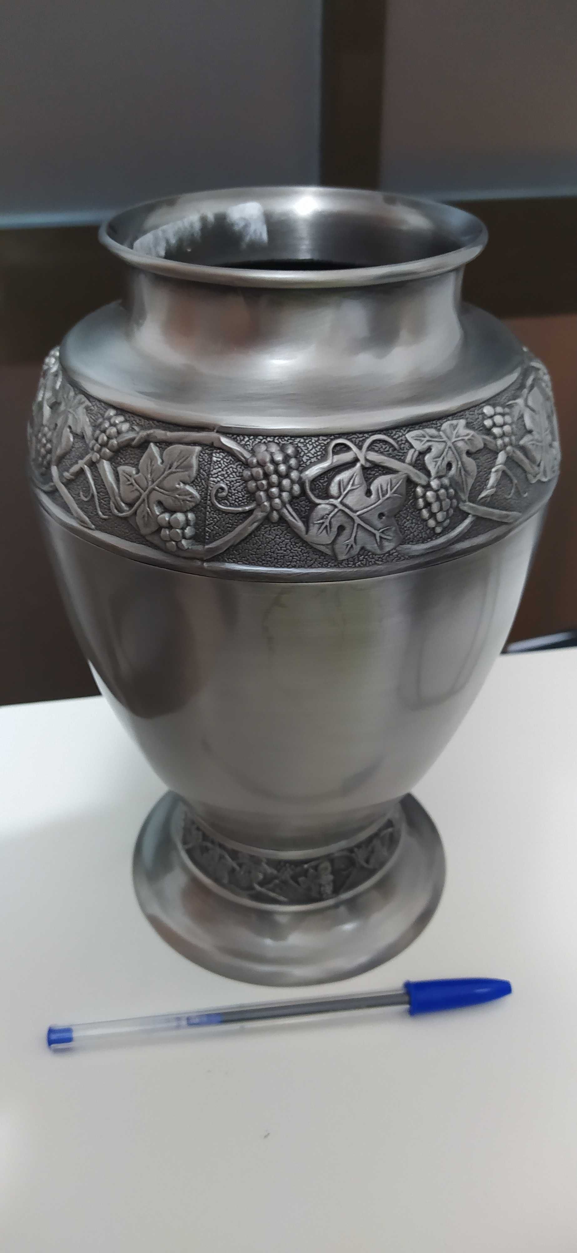 Vaso/jarra em metal