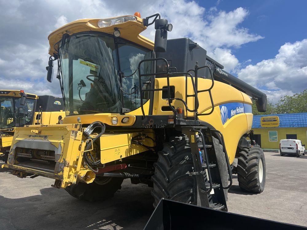 Продам Комбайн NewHolland CX8080