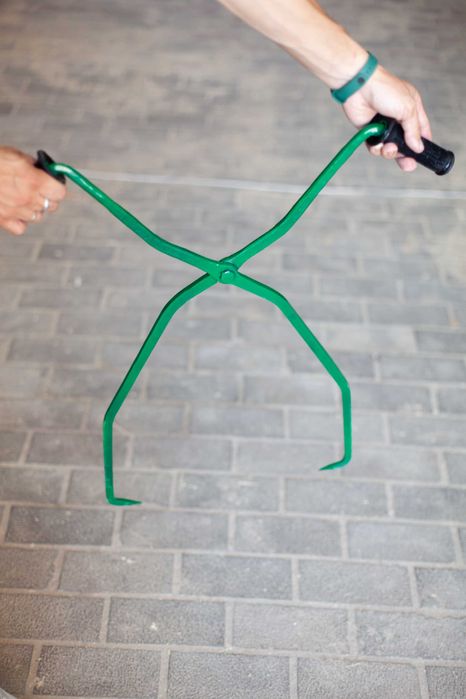 Захват для бордюра. Клещі. Клещи