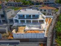 Moradia Geminada de Luxo T4 com Piscina e Vista Mar | Arco da Calheta,