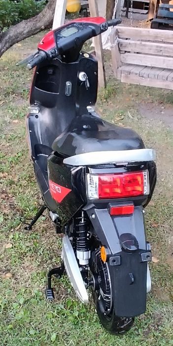 Електроскутер Yadea