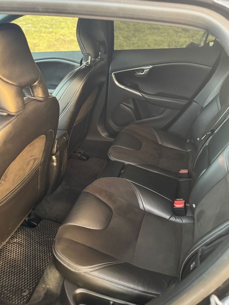 Volvo V40   R-DESIGN