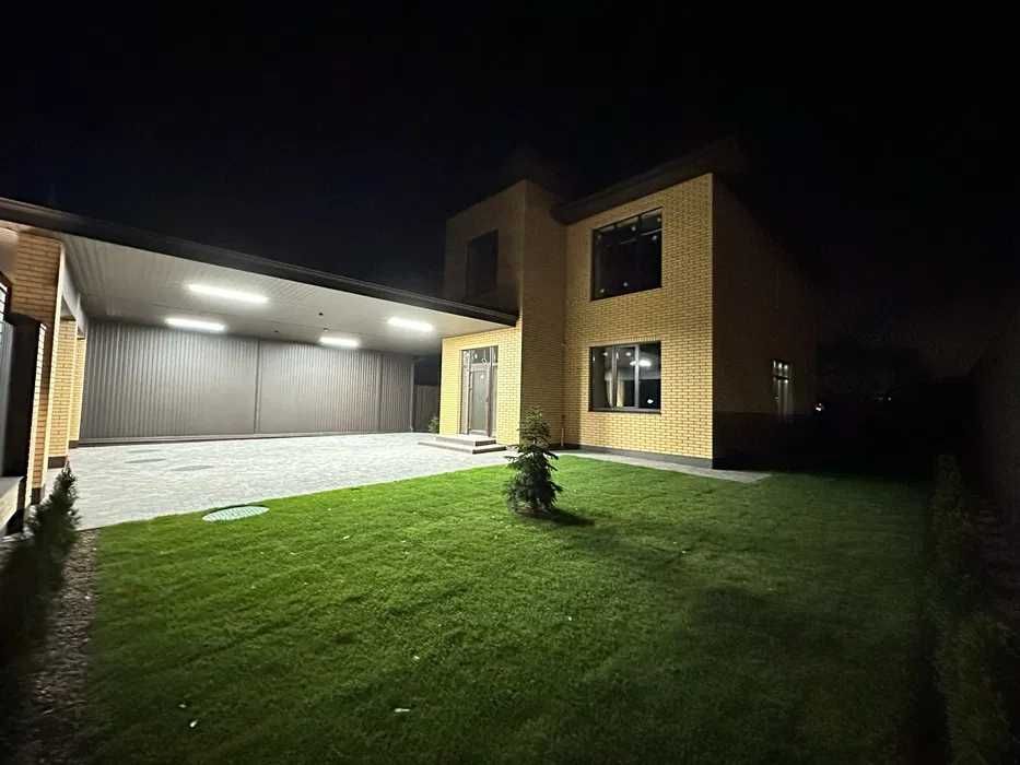 Будинок в с. Шевченкове 182 кв.м на ділянці 9 сот від забудовника