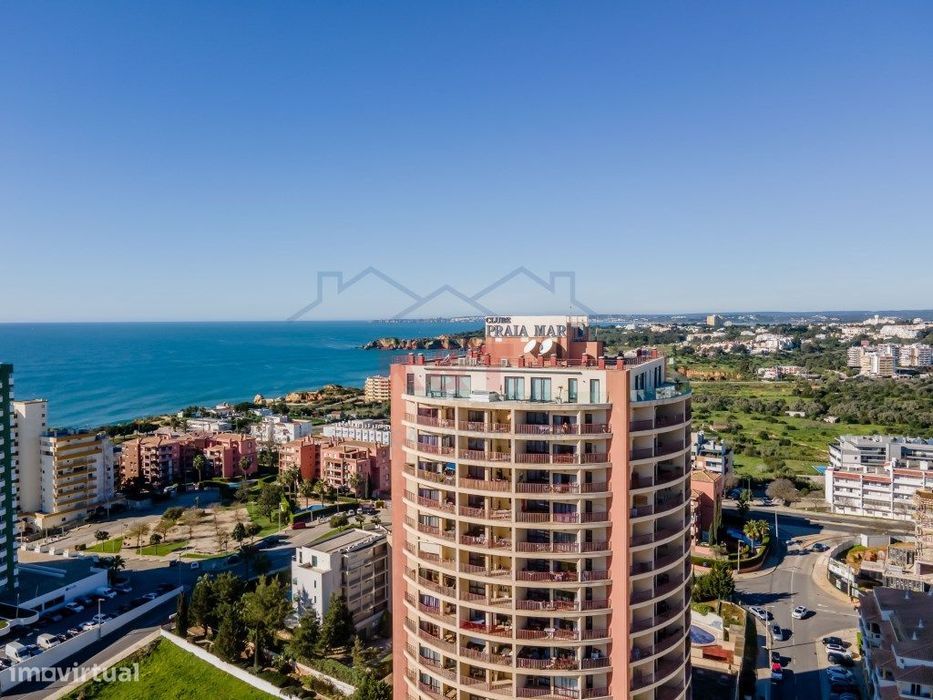 T0 com piscina e garagem no Edifício Praia Mar - Arrendamento Anual