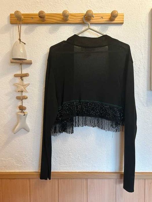 Bolero preto com franjas brilhosas
