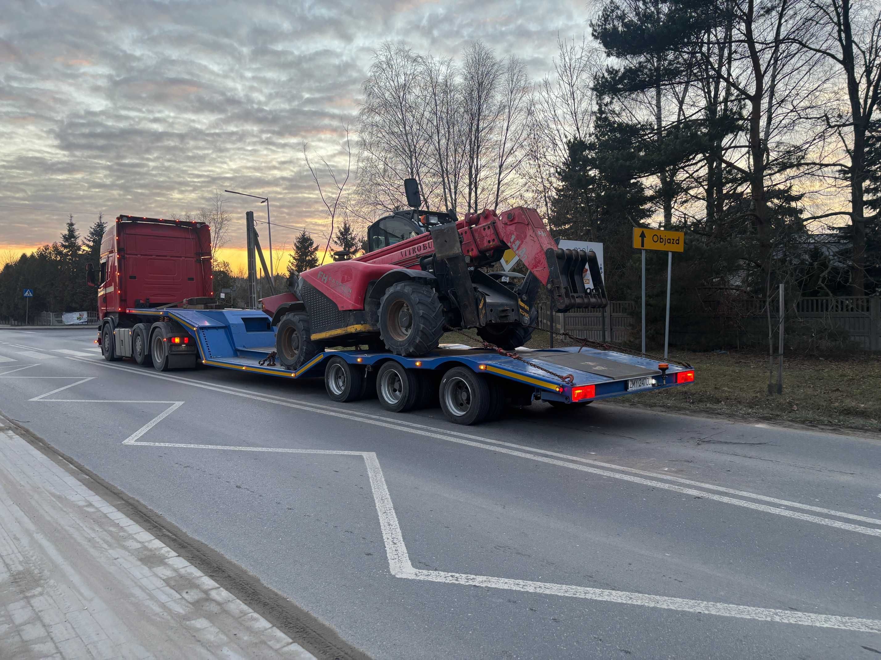 Transport niskopodwoziowy ponadgabarytowy  Maszyny Koparki Kombajny