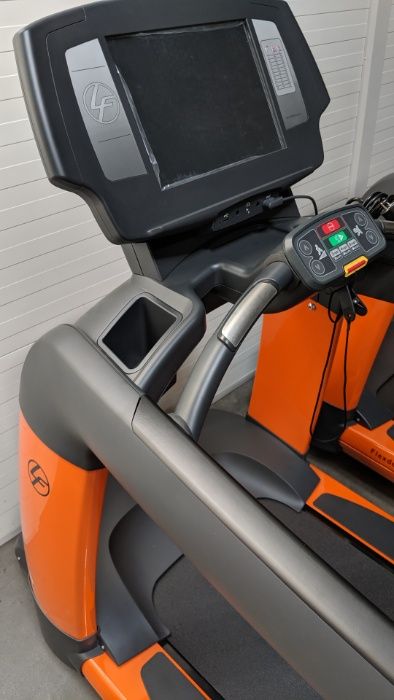 Bieżnia Life Fitness 95T Engage ODNOWIONA GW 24msc Orange