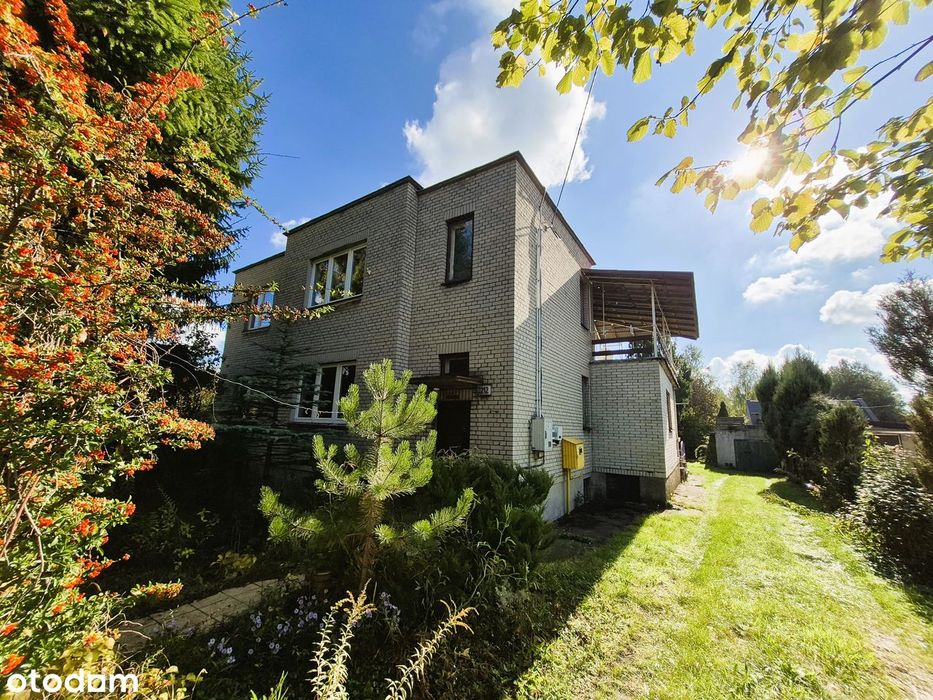 Przestronny dom z ogrodem i garażem – nieruchomość z potencjałem