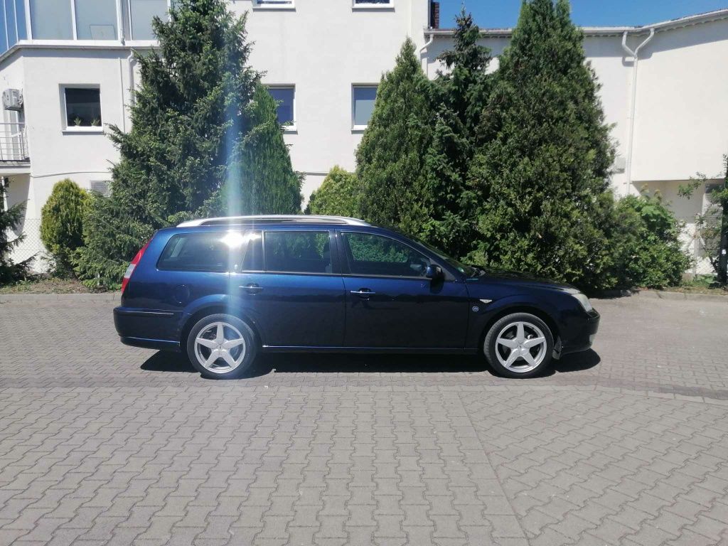 Mondeo Ghia Lift 2006r 1.8 Benzyna 125 Koni 265 tyś Przebiegu 4 Klucze