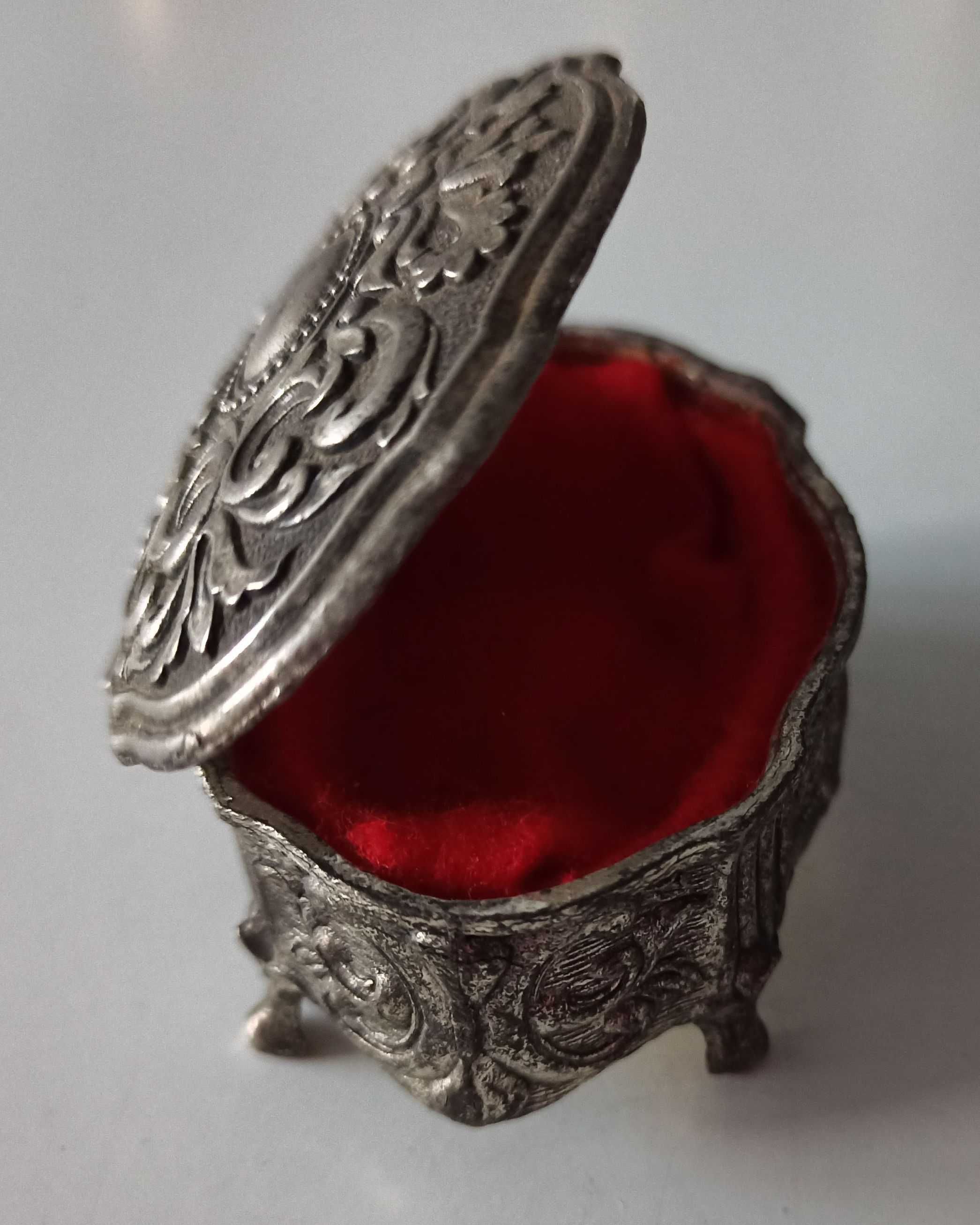 stara metalowa szkatułka na pierścionki 7,5 cm