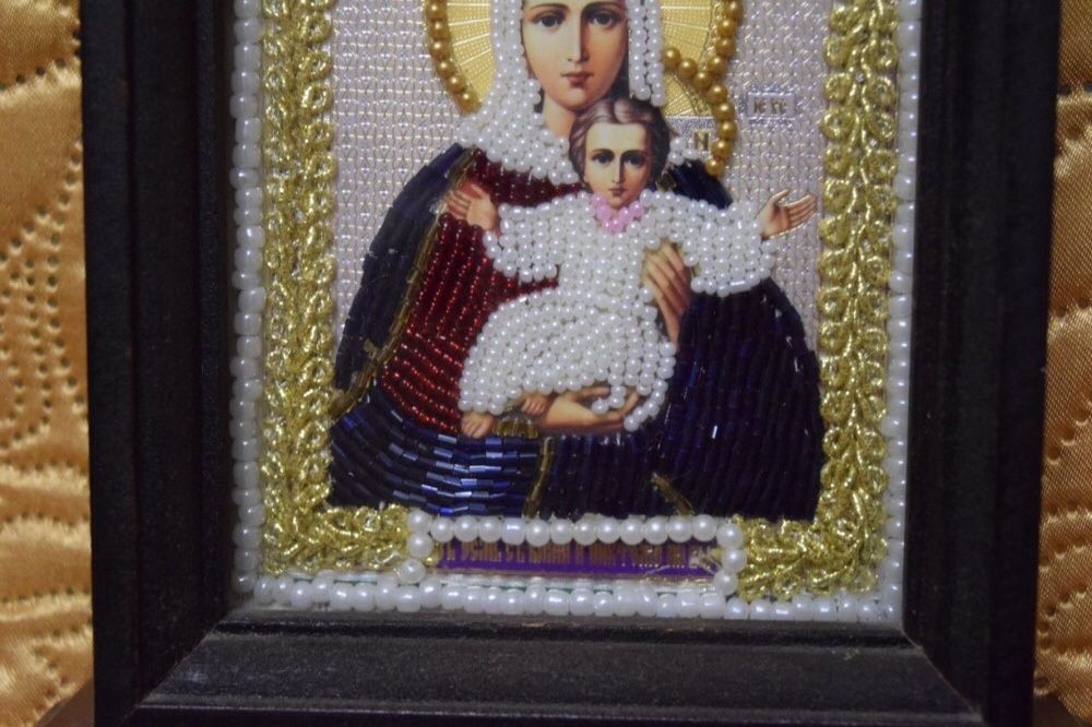 Современная икона божьей матери с младенцем ручная работа бисером