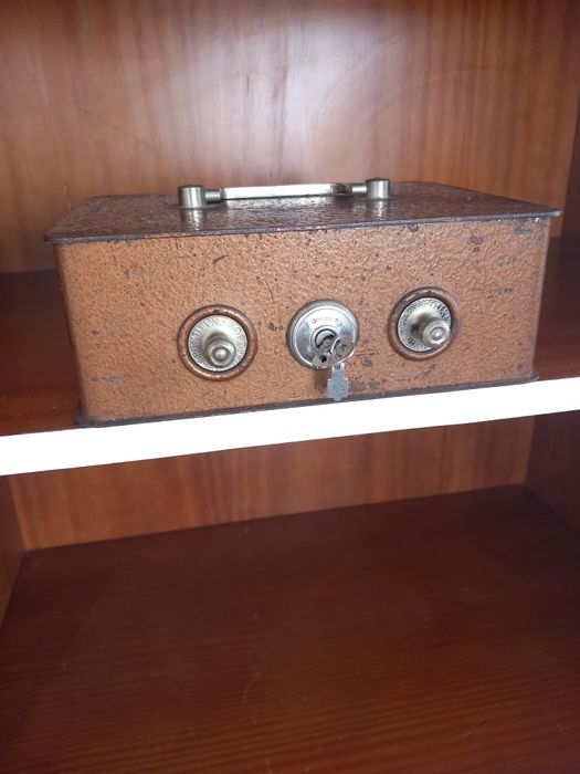 Cofre em ferro (vintage)