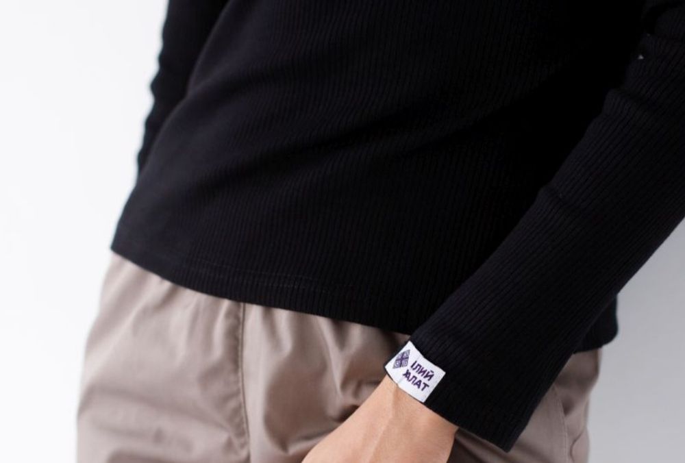 Медичний лонгслів в рубчик білий халат.