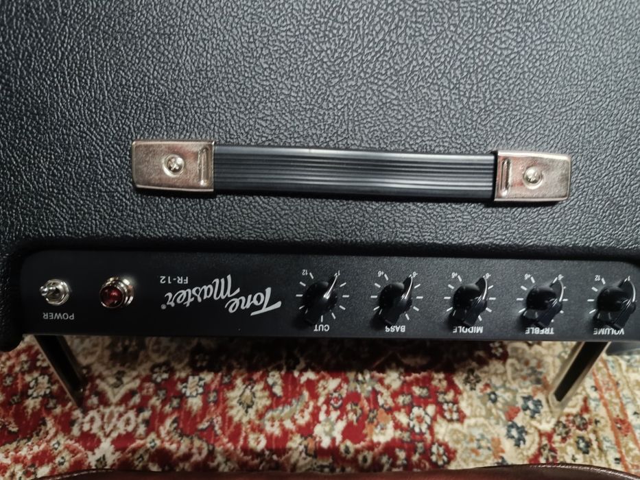 Fender FR 12 kolumna aktywna