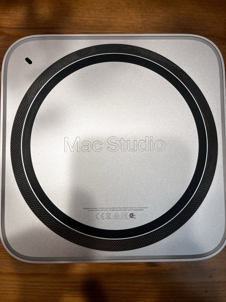 Mac Studio M1 Max chip 32 GB RAM / 512 GB SSD