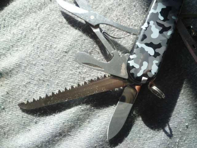 Scyzoryk Victorinox Huntsman camouflage nave